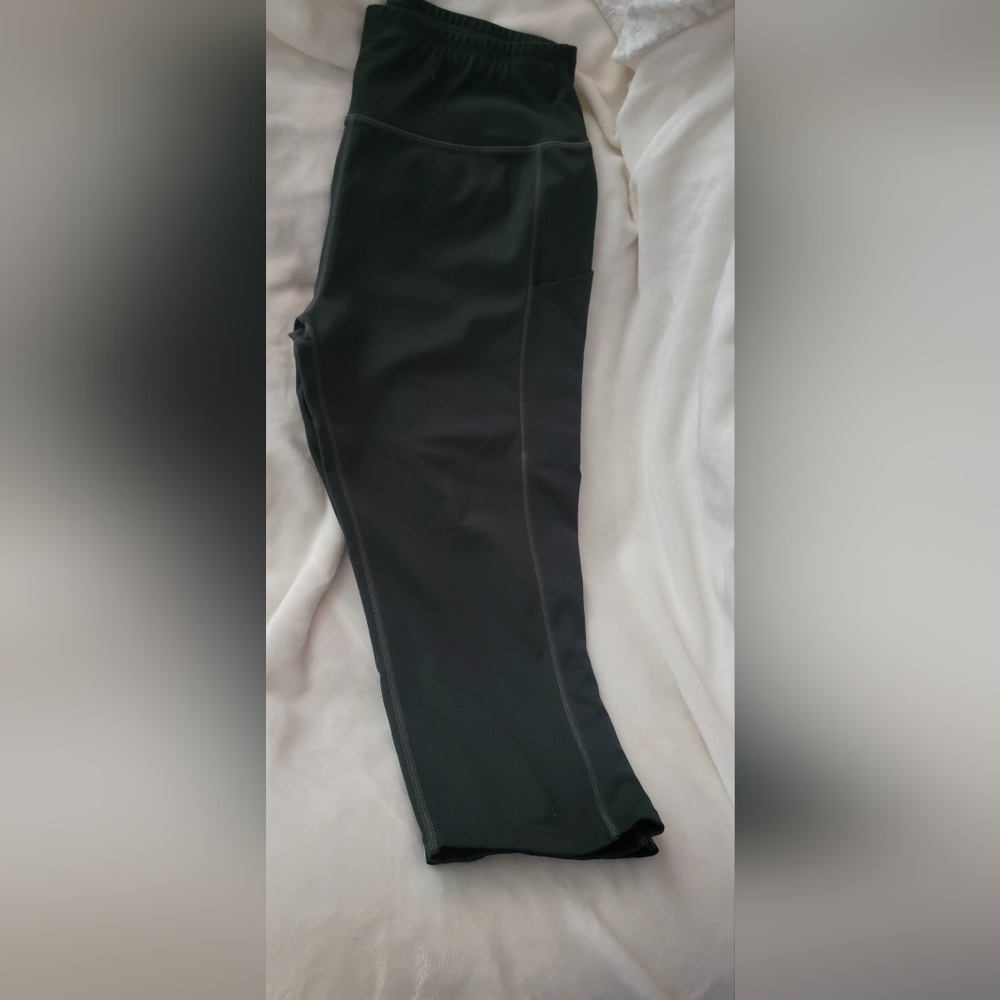 Dark Green Yoga Or Workout Leggings Calf Length